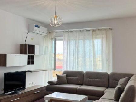 Affittasi appartamento 2+1+Balcone  presso Kodra e Diellit!