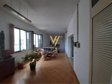 LOCALE COMMERCIALE DI 750 M2 IN AFFITTO A SIRI KODRA 4.700 EURO