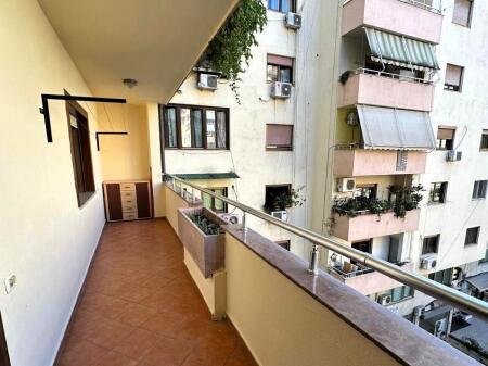  Apartment for rent – Commune of Paris, Tirana