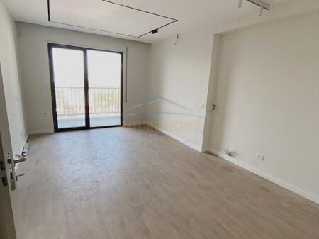 Shitet Apartament 2+1+2+Post Parkimi, El Bavo, Bulevardi i Ri