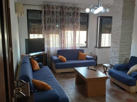  Affittasi appartamento 2+1+2 – Centro di Tirana (Zona di Selvisë)