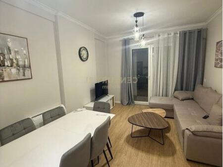 Apartment 2+1, Astir