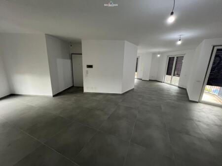 Ufficio in Affitto presso 9-Piani (ID BZ2743) Tirana