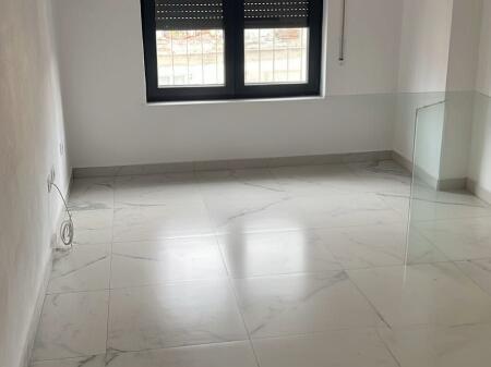  Ufficio 2+1+2 in Affitto – Via Karl Gega