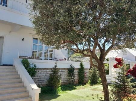 Business premises for rent, 3-storey, Kinostudio.