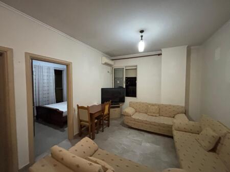 Apartament me qera 1+1
