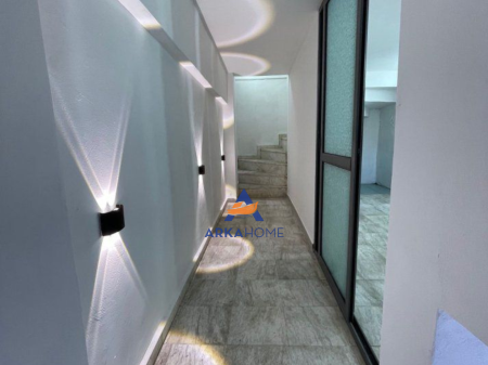 LOCALE COMMERCIALE IN AFFITTO 90 M² "TIRANA, VIA 4 DESHMORET" 800 EURO