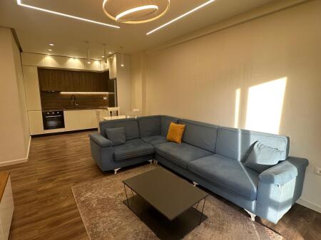 Apartament me qera 2+1  Tek Zona E 5 majit  Kati 4-ert Arredim bashkekohor  Cmimi 600 euro