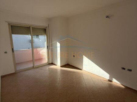 Shitet Apartament 2+1+2, Liqeni i Thate