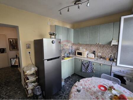 Apartament 3+1+2 ne shitje Komuna Parisit
