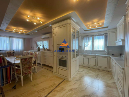SHITET PENTHOUSE ME VERANDË 4+1 "RRUGA PETI, KOMPLEKSI “FERRARI”, LIQENI I THATË" 424.000 EURO