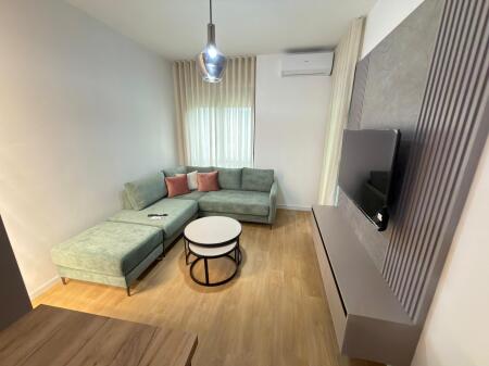  QIRA 1+1, 5 Maji – Tiranë  Kati i 6-të, me 2 ashensorë  Pallat i ri dhe i mirëmbajtur  500 € / muaj  