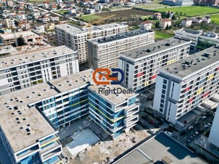 Tek Kompleksi Univers City ,Shitet Njesi Biznesi Me Cmim Okazion !!
