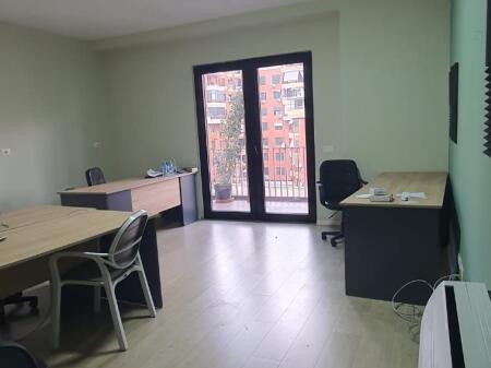  Locale commerciale in affitto presso Garden Building