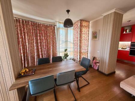 Shitet Duplex+Garsoniere, Pallati me Shigjeta