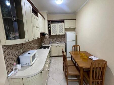 Appartamento 1+1 in Affitto nel Giardino Botanico Zoologico, Tirana! 550 € /Mese