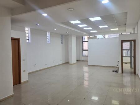 UFFICIO IN AFFITTO IN VIA KAVAJA! 1.000 € /Mese