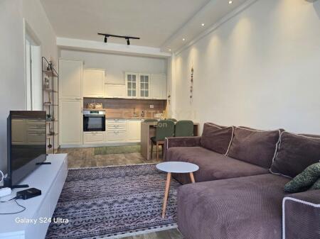 Shitet Apartament 1+1 me Oborr në Gjirin e Lalzit ! 160,000 €