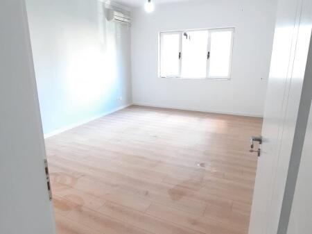 Appartamento 1+1 in vendita a Komuna e Parisit!