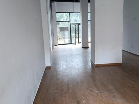 Locale commerciale in affitto, 139 m² – Vicino al Complesso Jolla | 1.500 €/mese