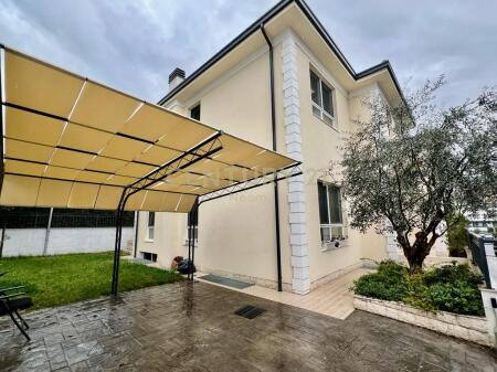 SHESIM, VILË PREMIUM me OBORR, LIQENI THATË 1,150,000 €