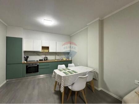 Apartament per Qira 2 + 1 tek Rruga 5 Maji 500 ,,,euro