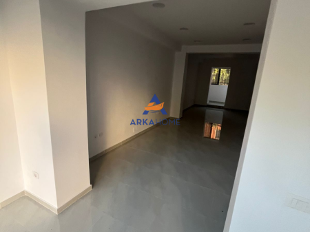 COMMERCIAL UNIT FOR SALE 63.5 M2 "21 DECEMBER" 600,000 EURO