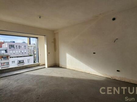 Shitet Apartament 2+1+2 me Verandë – Pazar i Ri