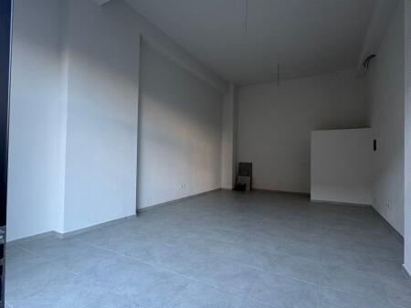 NEGOZIO IN AFFITTO 55 M2 GOLDEN PARK 3 700 EURO