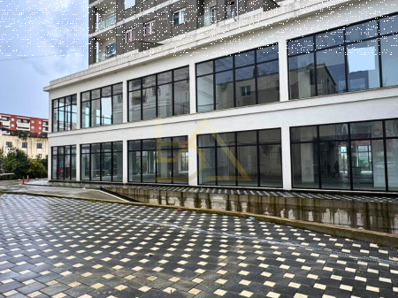 Locale Commerciale in Affitto – Kamëz, Tirana