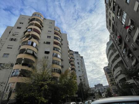 Apartament 2+1 ne shitje Komuna Parisit