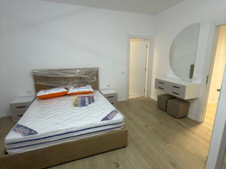 Comune di Parigi, affittasi appartamento 2+1+Garage. 1200 Euro