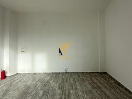 SHOP 39 M2 FOR RENT AT JORDAN MISJA 50,000 LEKE
