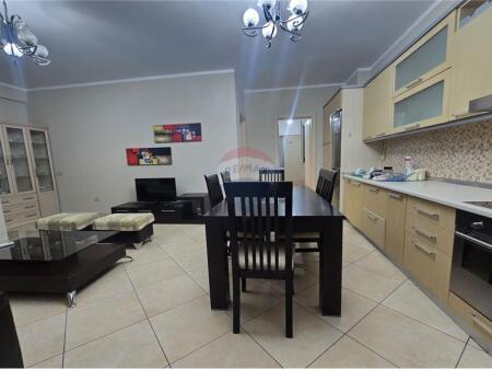 Jepet me qira apartament 1+1 pranë Hilton Garden!