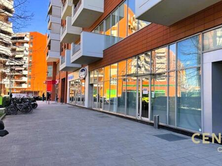 AMBIENTE COMMERCIALE VICINO ALL'HOTEL HILTON.