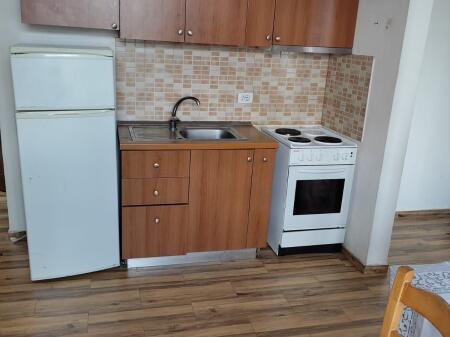 APARTAMENT 1+1. 30000 LEKE.ISH TREGU ELEKTRIKE.