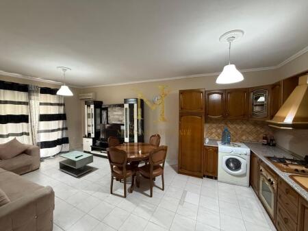 APARTAMENT 1+1 ME QERA PRANE SHKOLLES BAJRAM CURRI !!