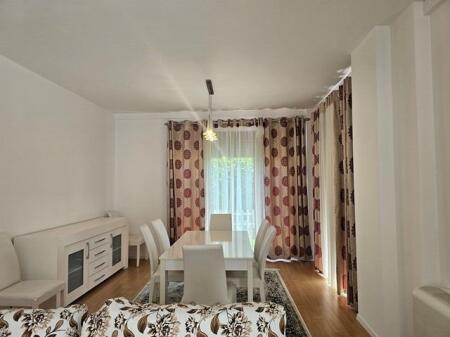  Villa su tre piani in affitto in via Vilave vicino a Teg