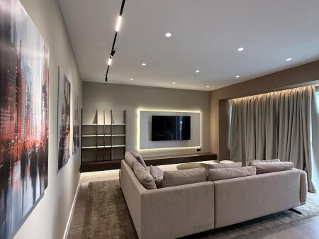 APPARTAMENTO 2+1+2+POSTO AUTO IN AFFITTO AMBASCIATORE 3  Arredamento moderno, con architetto 14° piano Prezzo: 2200€