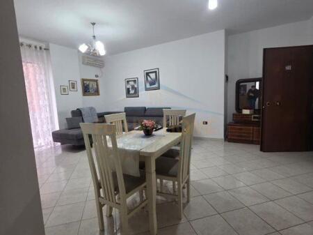 Affitto, Appartamento 2+1, Unaza e Re, Tirana.