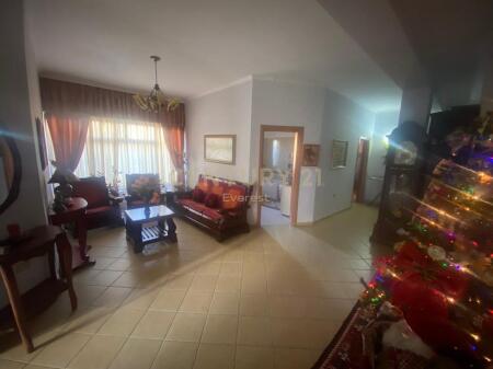 SIRI KODRA, WE RENT A VILLA FLOOR