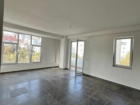 2+1,pallat i 2019 me hipoteke,liqeni i thate radisoni,238.000 euro