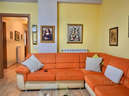 Apartament për Shitje në Rrugën e Kavajës