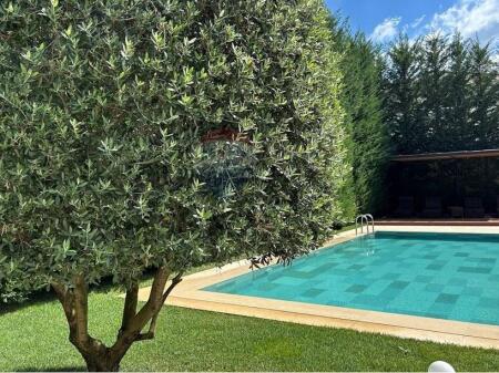 Villa di Lusso in Affitto vicino a Teg