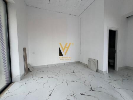 AFFITTASI NEGOZIO 27 M2 IN VIA DURRESIT 600 EURO