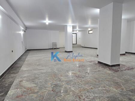 AMBIENTE COMMERCIALE IN AFFITTO – Bllok