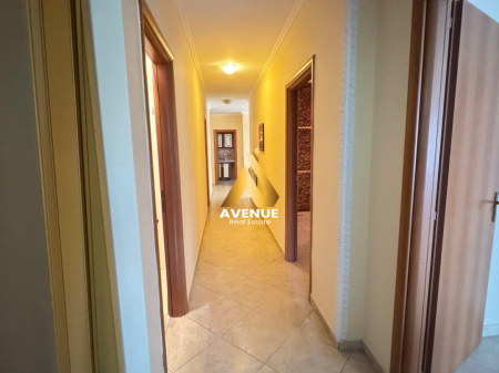 Affittasi ambiente per uffici 166 m2, appartamento 3+1+2, Tirana