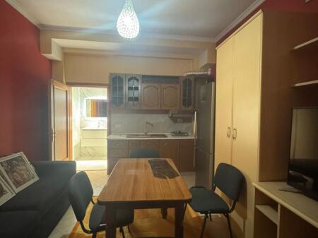 Jepet me qira apartament 1+1  prane Shkolles Marin Barleti!