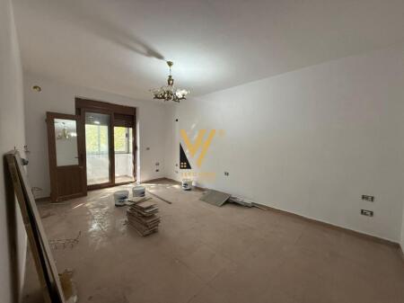 BUSINESS PREMISES 70 M2 FOR RENT IN VASIL SHANTO 50,000 LEKE