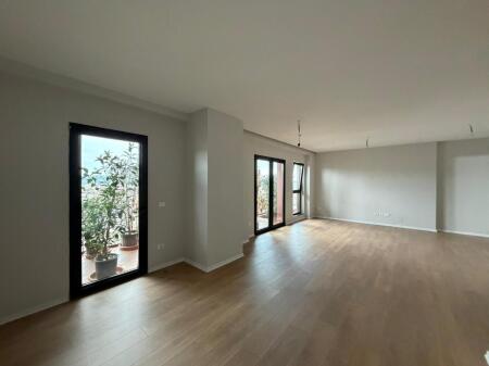 Uffici in affitto presso Garden Building Residence in via Kavaja.